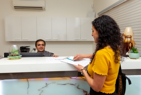 Receptionist and client